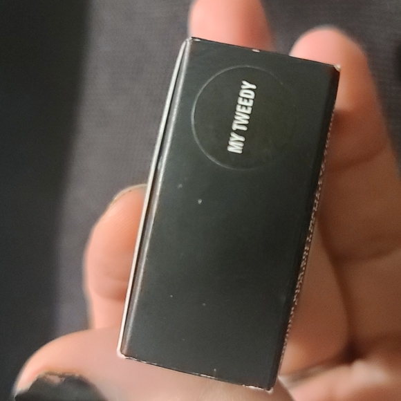 MAC Powder Kiss Soft Matte Eye Shadow - Picture 2 of 4